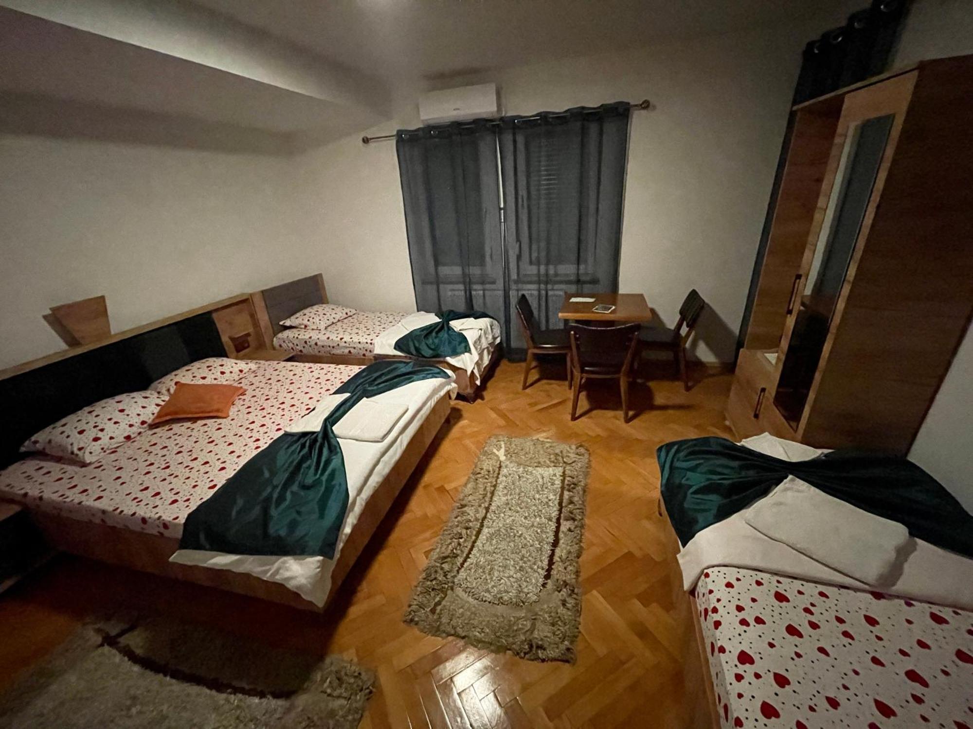 Madigan'S Hotel Kosovo Polje Exterior foto